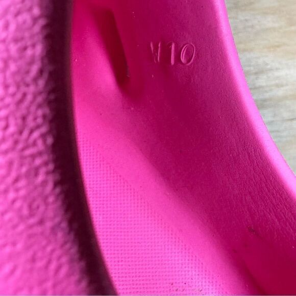 UGG Women's Sport Yeah Hot Pink Women’s Size 10 - Picture 8 of 8